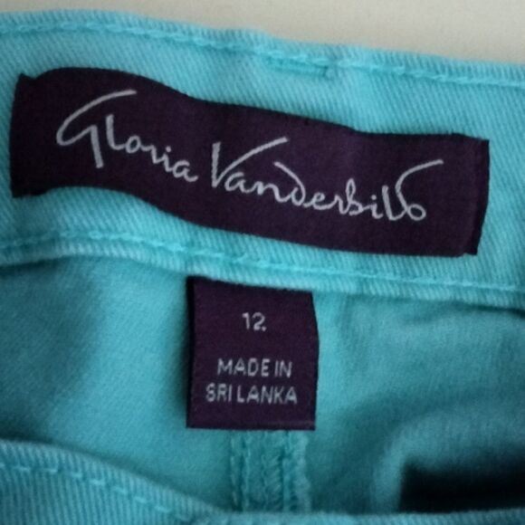 "Gloria Vanderbilt" woman's cropped pants. - Picture 6 of 9